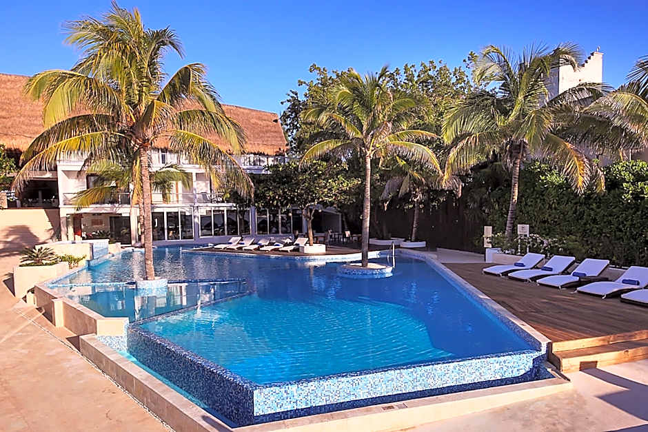 Le Reve by Mij - Beachfront Hotel