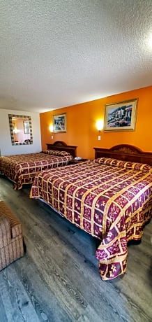King Room with Two King Beds - Smoking