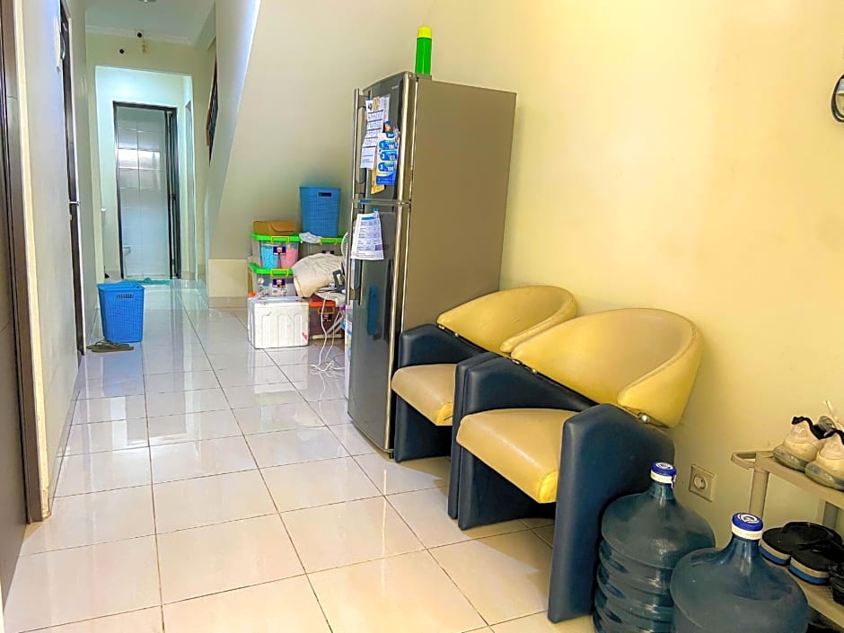 Aloha Guest House - 1 Male Only by ZUZU