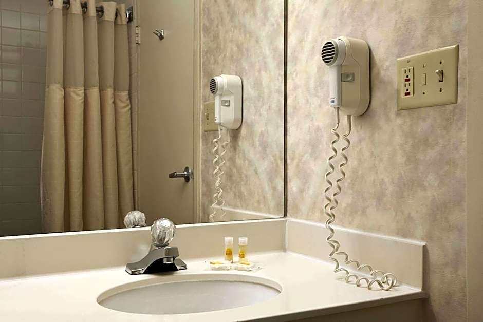 Days Inn by Wyndham Sidney OH