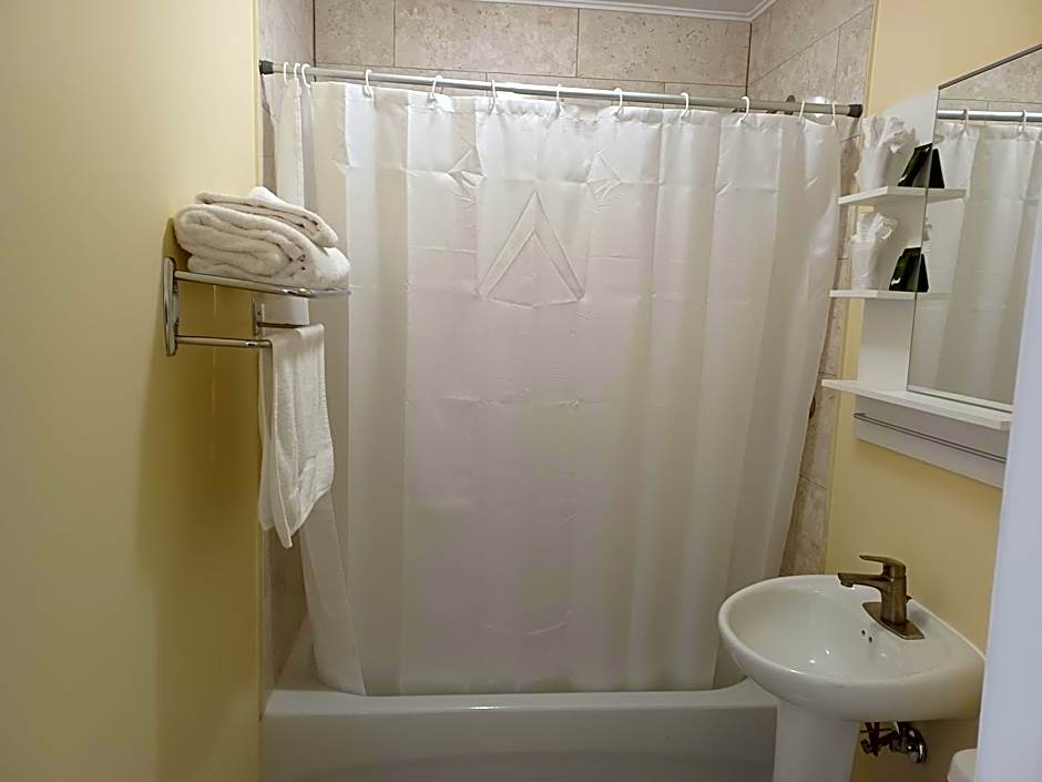 North Shore Wayside Inn