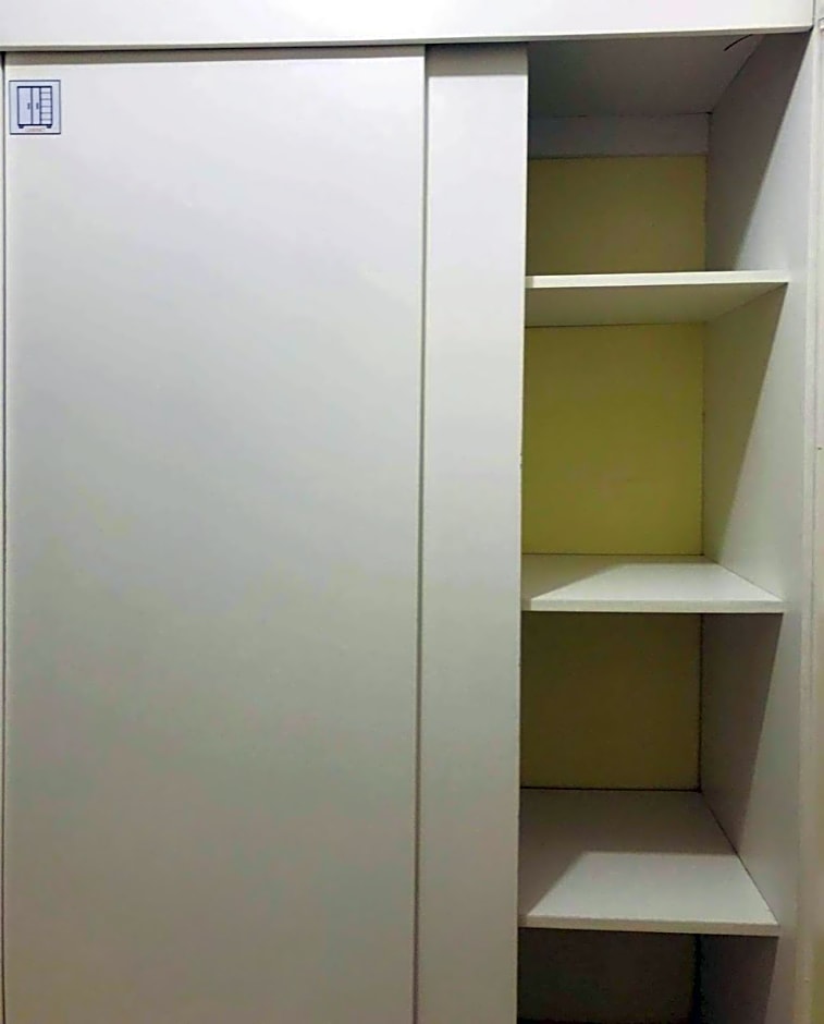 CHE & JAMES FEMALE GUEST House COLON, CEBU