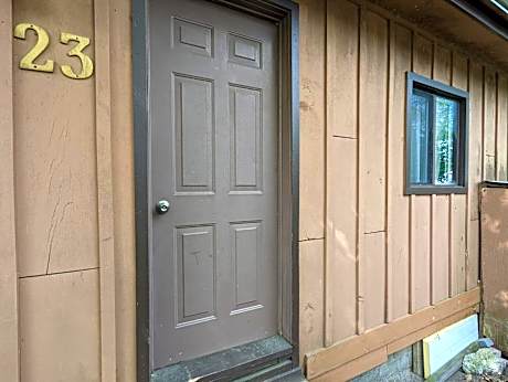 Tiny Wood Cottage 23