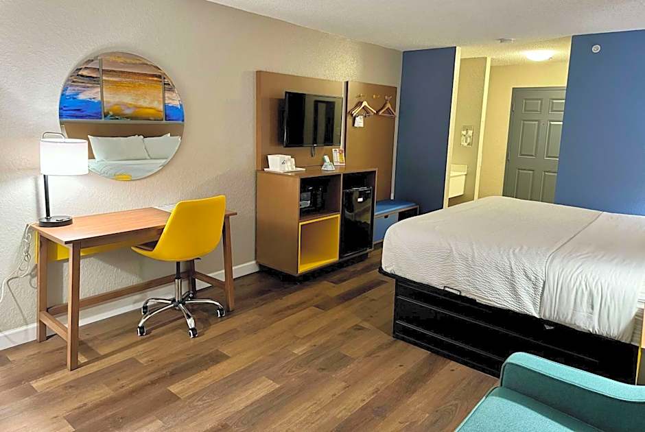 Days Inn by Wyndham Sarasota I-75