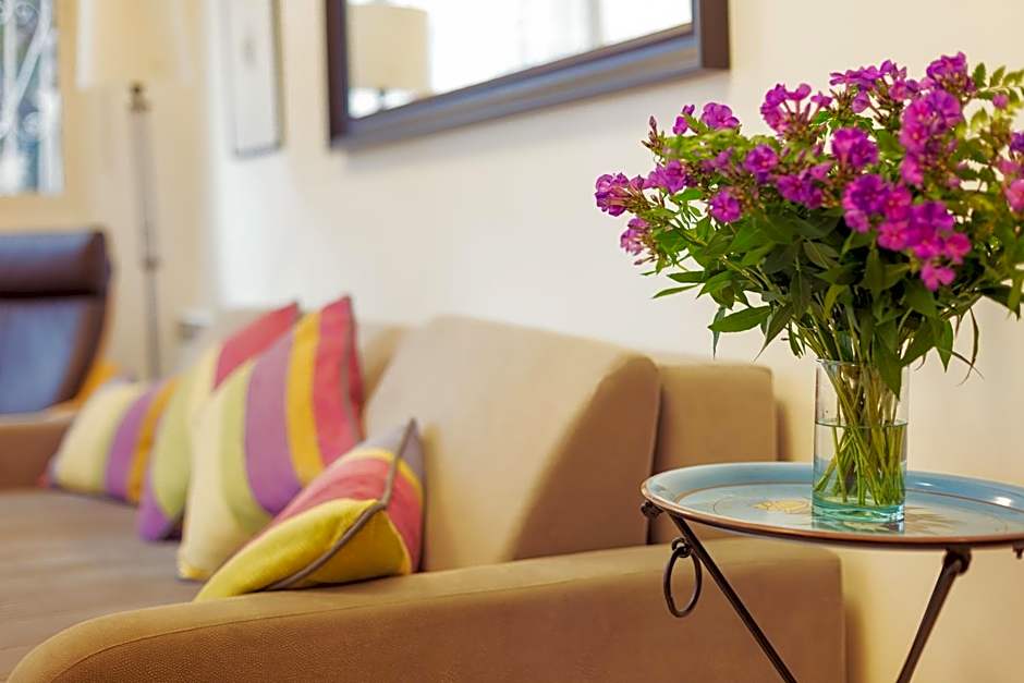 Colony Suites- Hananya St.