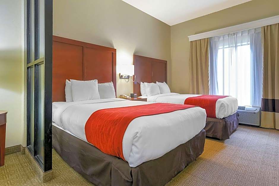 Comfort Suites Fultondale I-65 near I-22