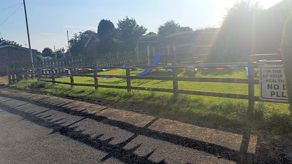 the jackdaw pub SELF CATERING STATIC CARAVAN free breakfast supplied