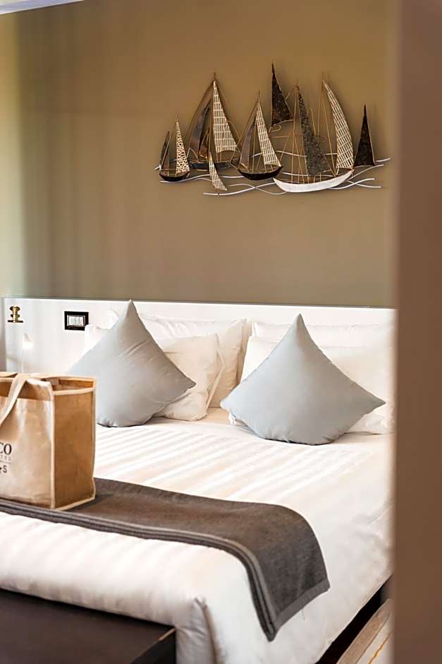 Monaco Suites Hotel