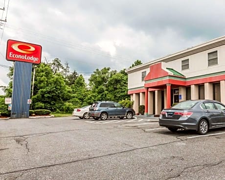 Econo Lodge Stewart International Airport