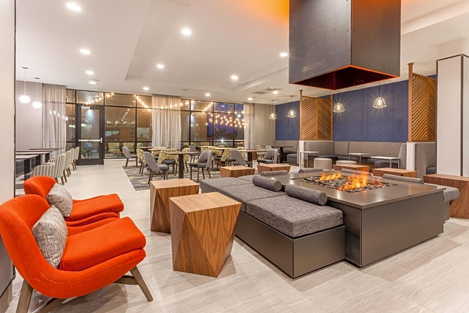 Holiday Inn & Suites Cedar Falls-Waterloo Event Ctr By IHG