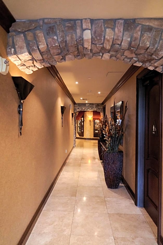La Bellasera Hotel & Suites