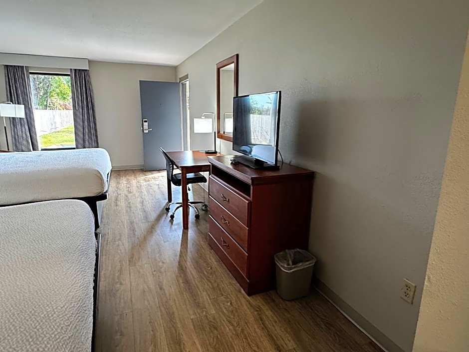 Days Inn by Wyndham Lake City I-10