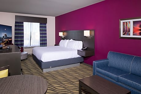 King Suite with Sofa Bed - Hearing Accessible