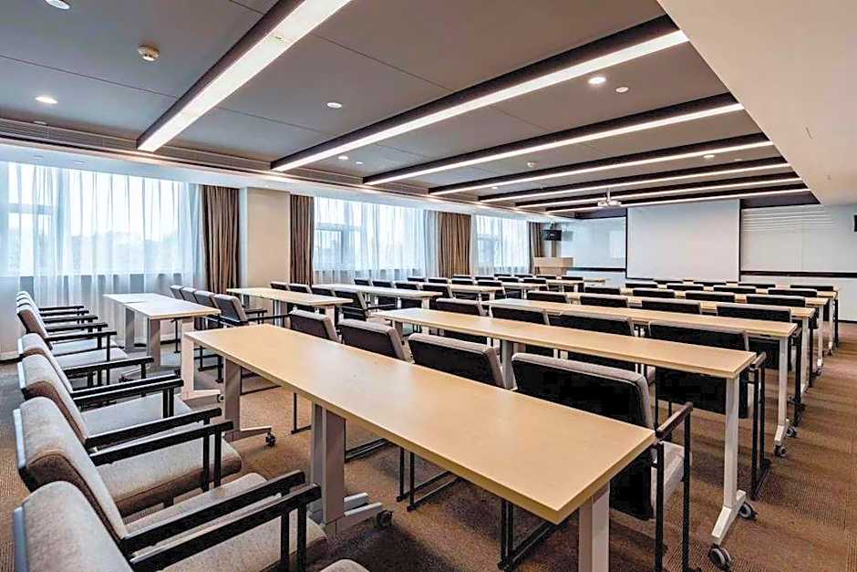 Atour Hotel Kunming Dian Lake