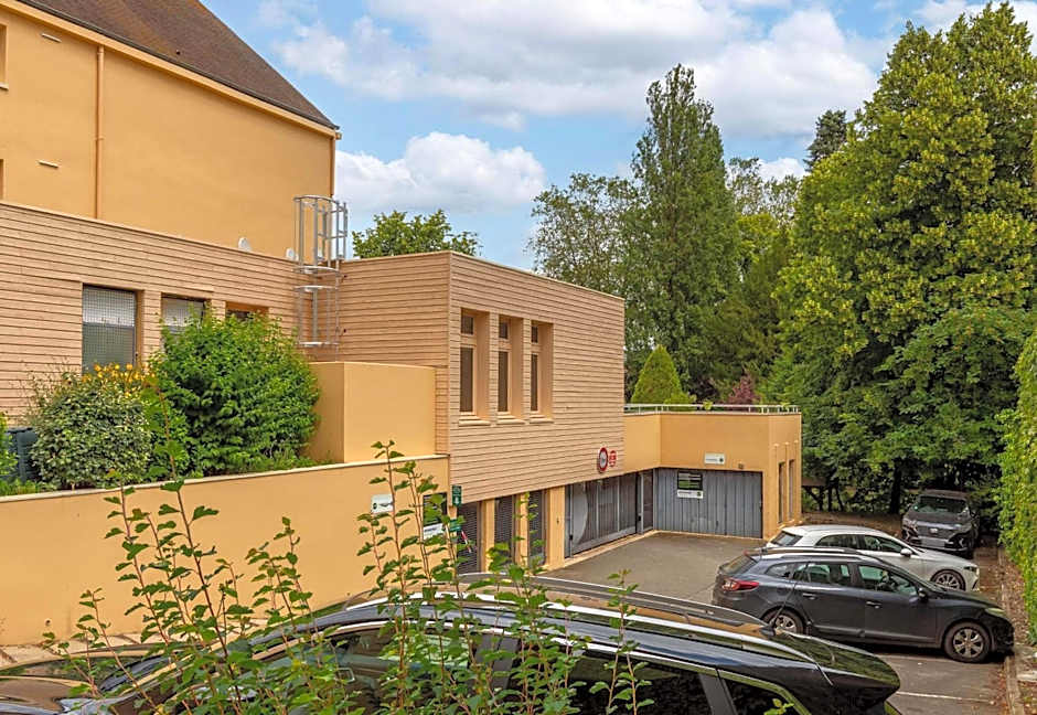 B&B HOTEL Chartres Centre Cathedrale 3 etoiles