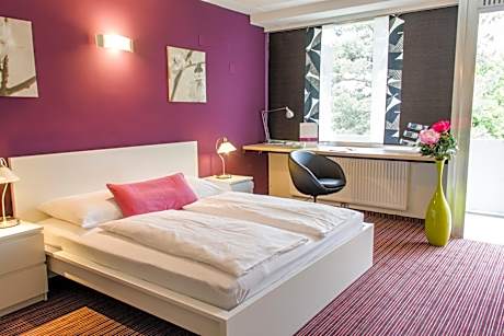 College Garden Hotel