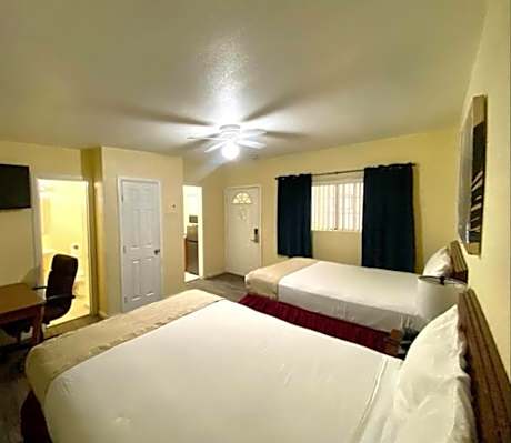 Deluxe Queen Room
