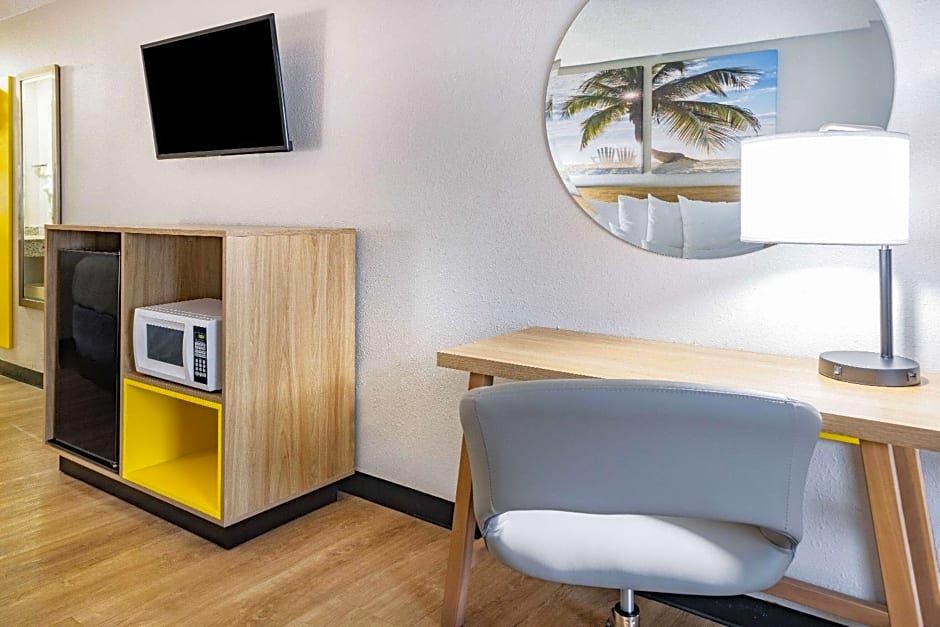 Days Inn by Wyndham Barnwell
