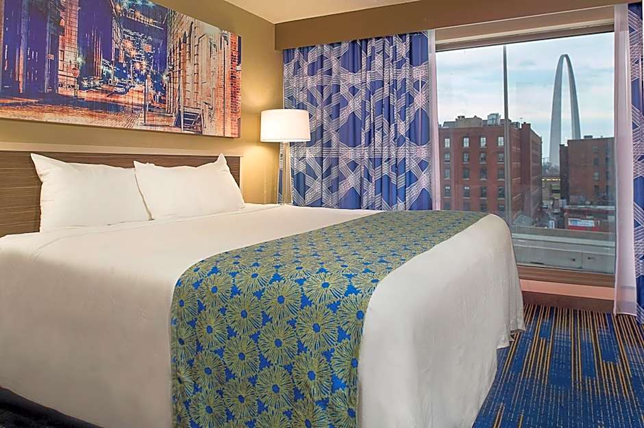 HoteLumiere at the Arch - A Caesars Rewards Destination 