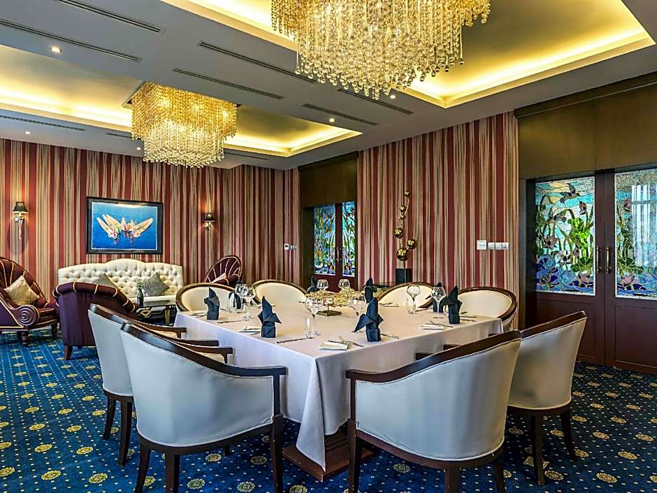 Novotel Yangon Max