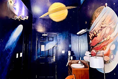 Efficiency Queen Suite with Three Bunk Beds - Pool Side