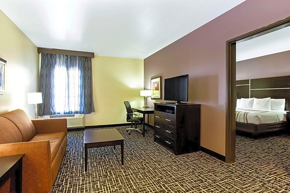 La Quinta Inn & Suites by Wyndham Denver Gateway Park