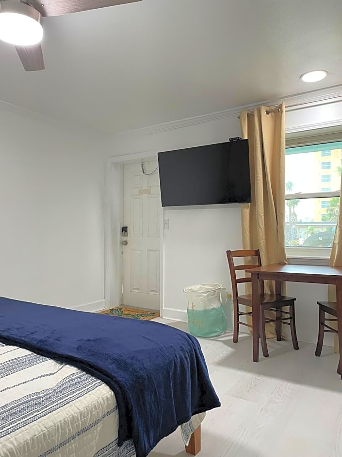 Daytona Shores Inn and Suites