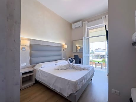Triple Room with Sea View