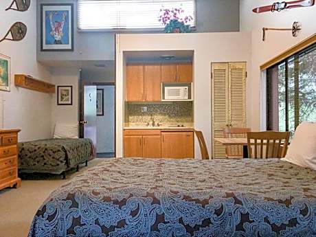 Deluxe Queen Room - Top Floor