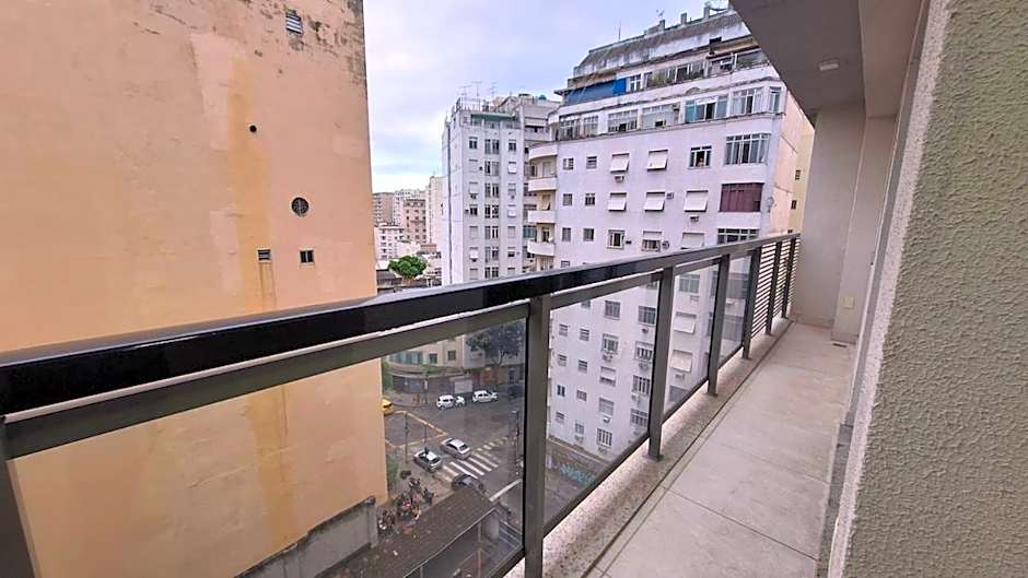 Apto moderno com varanda, piscina e academia