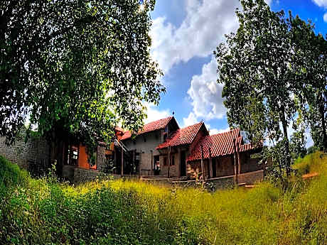 Pugdundee safaris - Kanha Earth Lodge