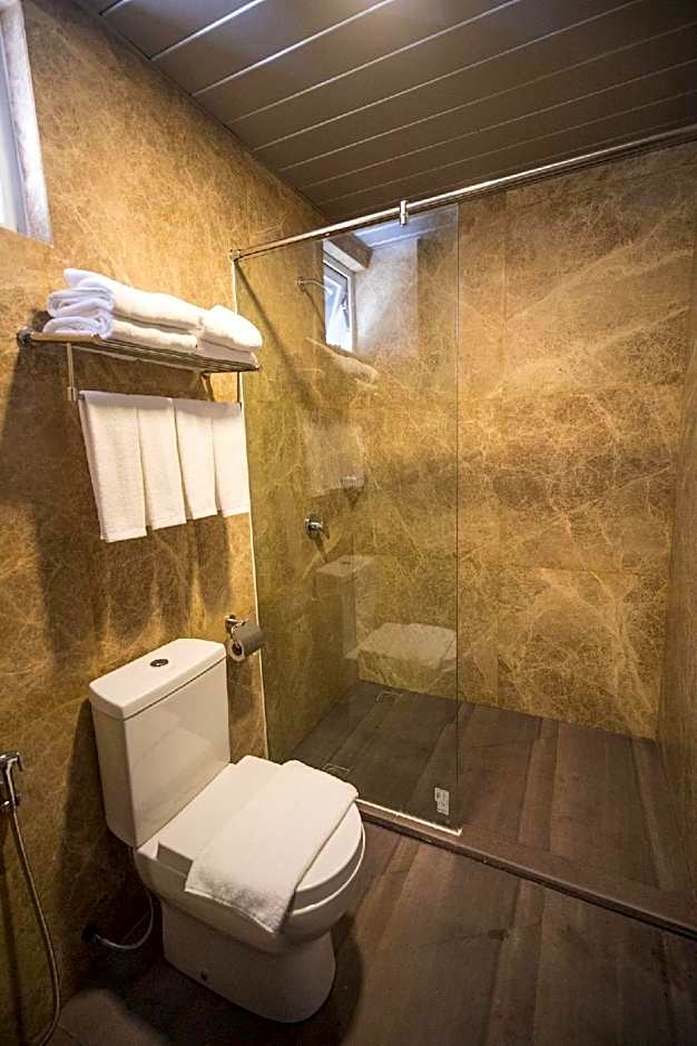 3-Plus Hotel Inanam