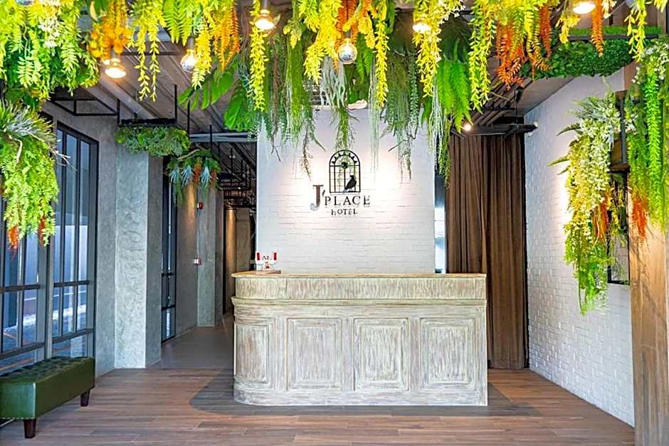 J Place Hotel