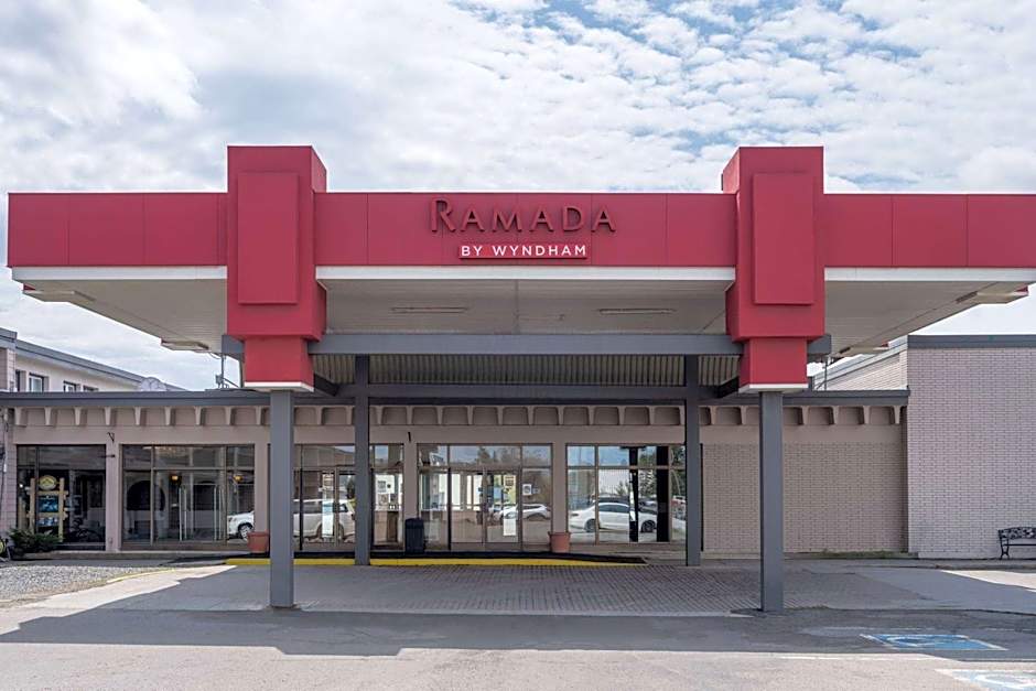 Ramada by Wyndham Thunder Bay Airlane Hotel