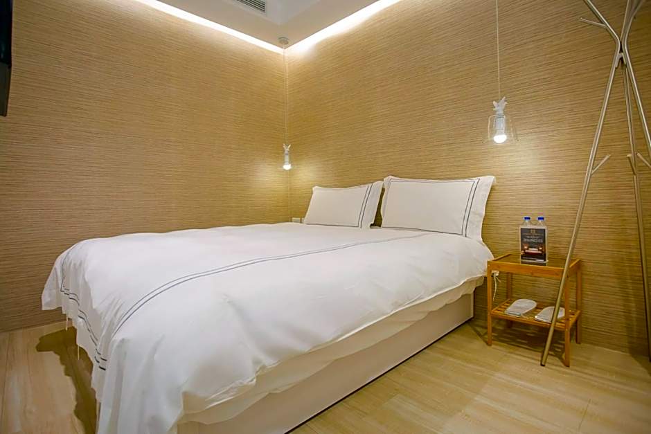 Mini West Hotel
