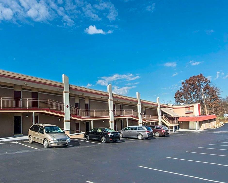Photo 1 of 23 of Econo Lodge Hermitage South