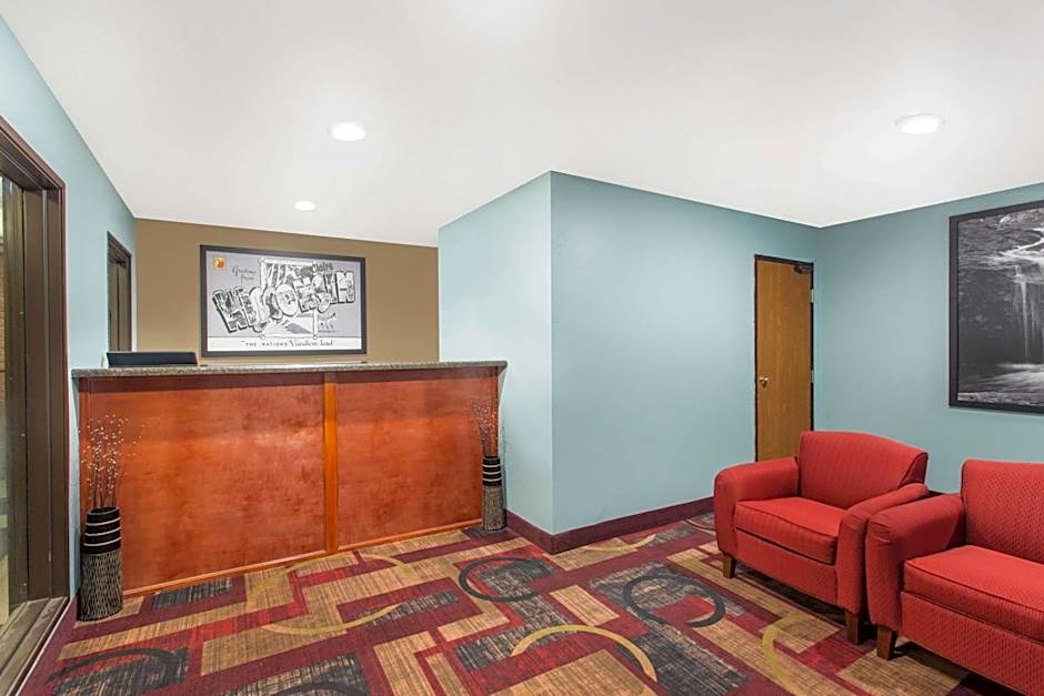 Super 8 by Wyndham Eau Claire I-94