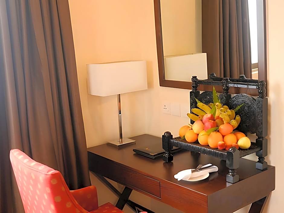 Avari Xpress Gulberg