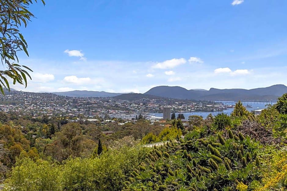 The View 2 bed unit with stunning Hobart outlook