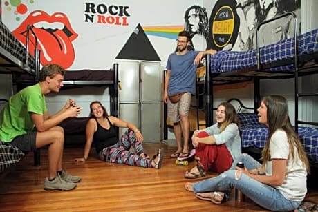 IN SHARED ROOM for 8 mixed people