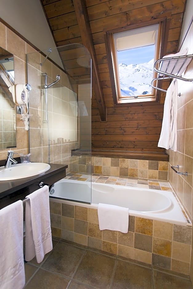 Fun Aragon Hills Hotel & Spa