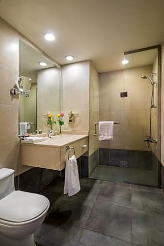 Photo 1 of 4 of Deluxe King Room