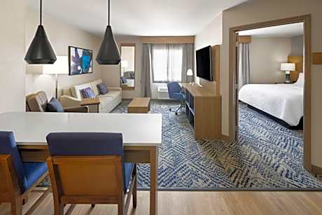 One-Bedroom Queen Suite