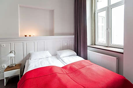 Superior One-Bedroom Apartment