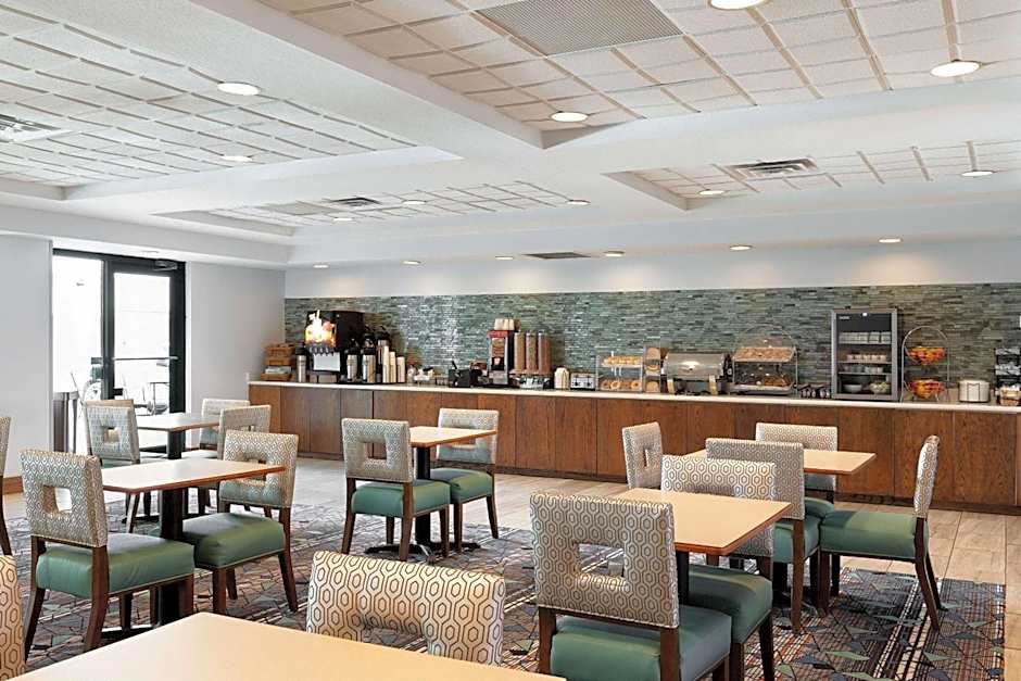 La Quinta Inn & Suites by Wyndham Omaha Airport Downtown