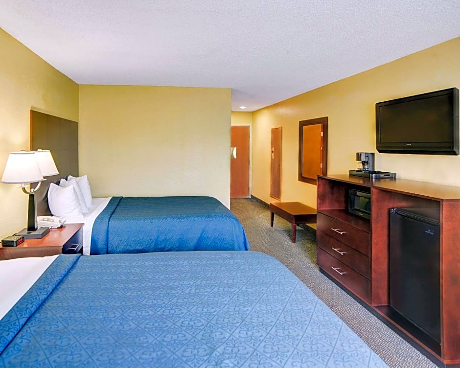 Quality Inn & Suites Grand Prairie South