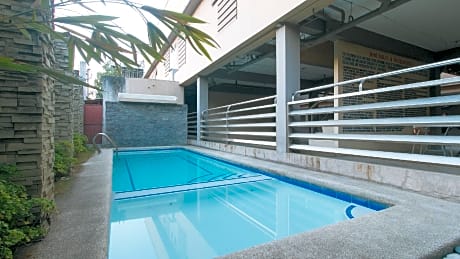 RedDoorz @ Grand Apartelle Hernan Cortes Cebu