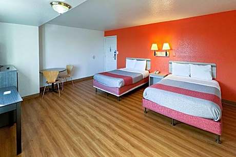 2 FULL BEDS | SUITE, NSMK, MICFRIDGE