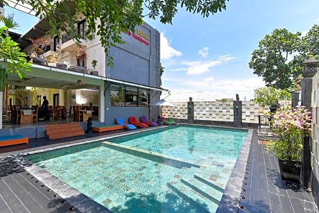 RedDoorz Plus near Mall Bali Galeria 2