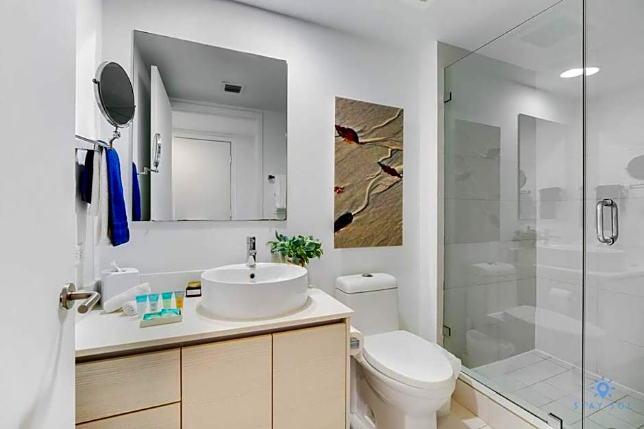 Spectacular View wBalcony Pool